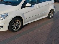 Gebraucht Mercedes B180 109 PS (80 kW) 2009 Weiß Van / Kleinbus