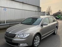 Gebraucht Skoda Superb 200 PS (147 kW) 2012 Grau Kombi