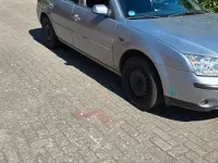 Gebraucht Ford Mondeo Ghia 125 PS (91 kW) 2002 Silber Limousine