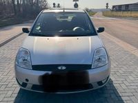 Gebraucht Ford Fiesta 68 PS (50 kW) 2004 Silber Kleinwagen