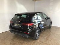 Gebraucht Mercedes 200 150 PS (110 kW) 2023 Unilack nachtschwarz Limousine