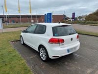 Gebraucht VW Golf 105 PS (77 kW) 2010 Weiß Coupé