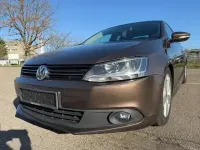 Używany VW Jetta Comfortline 105 KM (77 kW) 2011 Brązowy Sedan/Limuzyna