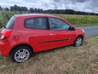 Gebraucht Renault Clio III 75 PS (55 kW) 2011 Rot Limousine