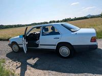 Gebraucht Mercedes E260 160 PS (117 kW) 1987 Weiß Limousine