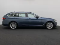 Gebraucht BMW 530 Luxury Line 245 PS (180 kW) 2023 Actic race blue  c4fbraun Limousine
