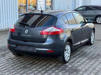 Gebraucht Renault Mégane 101 PS (74 kW) 2011 Grau Limousine