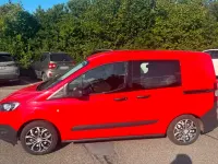 Gebraucht Ford Courier 101 PS (74 kW) 2015 Rot Van / Kleinbus