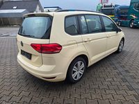 Gebraucht VW Touran 110 PS (80 kW) 2018 Beige Van / Kleinbus