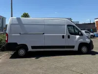 Gebraucht Peugeot Boxer Premium 140 PS (102 kW) 2022 Lackierung weiss icy/deckende Van