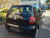 Gebraucht VW Fox 54 PS (39 kW) 2005 Schwarz Kleinwagen