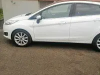 Gebraucht Ford Fiesta 101 PS (74 kW) 2016 Weiß Kleinwagen