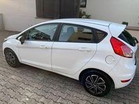 Gebraucht Ford Fiesta Trend 82 PS (60 kW) 2017 Weiß Kleinwagen
