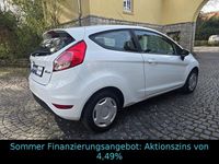 Gebraucht Ford Fiesta Trend 60 PS (44 kW) 2015 Weiß Kleinwagen