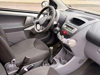 Gebraucht Toyota Aygo 68 PS (50 kW) 2010 Weiß Kleinwagen