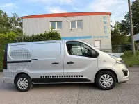 Gebraucht Opel Vivaro 120 PS (88 kW) 2014 Aluminium silber/grey(m2) Van / Kleinbus