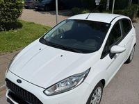 Gebraucht Ford Fiesta Trend 101 PS (74 kW) 2017 Weiß Kleinwagen