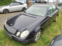 Gebraucht Mercedes E240 177 PS (130 kW) 2004 Tansanitblau  metalliclack Limousine