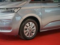 Gebraucht VW Multivan 136 PS (100 kW) 2023 Grau Van