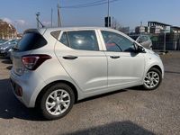 Gebraucht Hyundai i10 67 PS (49 kW) 2018 Silber Kleinwagen