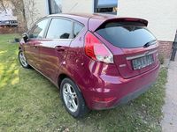 Gebraucht Ford Fiesta Titanium 101 PS (74 kW) 2013 Rot Kleinwagen