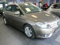 Gebraucht Mercedes B180 122 PS (89 kW) 2012 Braun Kleinwagen