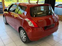 Gebraucht Suzuki Swift Club 94 PS (69 kW) 2012 Rot Kleinwagen