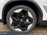 Gebraucht BMW iX3 Impressive 210 kW (286 PS) 2021 Mineralweiß metallic SUV