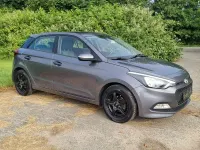 Gebraucht Hyundai i20 84 PS (61 kW) 2017 Grau Kleinwagen