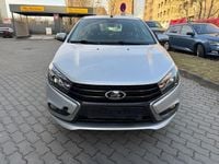 Gebraucht Lada Vesta 102 PS (75 kW) 2018 Silber Limousine