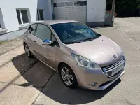 Gebraucht Peugeot 208 Allure 95 PS (69 kW) 2012 Pink quartz/blossom grey Kleinwagen