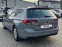 Gebraucht VW Passat 150 PS (110 kW) 2023 Mondsteingrau Kombi