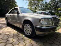 Gebraucht Mercedes 230 132 PS (97 kW) 1992 Silber Coupé