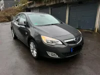 Gebraucht Opel Astra 101 PS (74 kW) 2012 Limousine