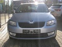 Gebraucht Skoda Octavia Ambition 105 PS (77 kW) 2014 Brilliantsilver Limousine