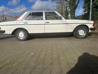 Gebraucht Mercedes 200 60 PS (44 kW) 1984 Weiß Limousine