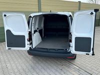 Second-hand VW Caddy 102 CP (75 kW) 2022 Alb Monovolum