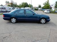 Gebraucht Mercedes E230 Avantgarde 150 PS (110 kW) 1997 Blau Limousine