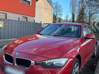 Gebraucht BMW 318 136 PS (100 kW) 2015 Rot Limousine