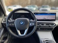 Gebraucht BMW 320e Shadowline 204 PS (150 kW) 2022 Schwarz Kombi