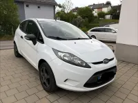 Gebraucht Ford Fiesta Ambiente 60 PS (44 kW) 2012 Weiß Kleinwagen