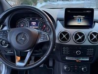 Gebraucht Mercedes B180 Style 122 PS (89 kW) 2018 Silber Van / Kleinbus