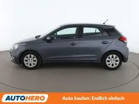 Gebraucht Hyundai i20 Trend 84 PS (61 kW) 2018 Grau Kleinwagen