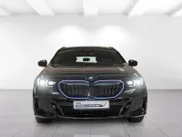 Gebraucht BMW 540 Comfort Edition 303 PS (222 kW) 2025 Saphirschwarz Kombi