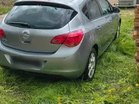 Usado Opel Astra 100 HP (73 kW) 2011 Sedan