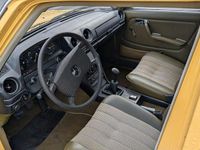 Gebraucht Mercedes 200 54 PS (39 kW) 1978 Gelb Limousine