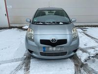 Gebraucht Toyota Yaris 70 PS (51 kW) 2005 Silber Kleinwagen