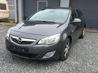 Gebraucht Opel Astra 140 PS (102 kW) 2013 Grau Kombi