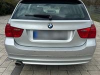 Gebraucht BMW 318 143 PS (105 kW) 2009 Grau Kombi