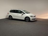 Gebraucht VW Touran Highline 150 PS (110 kW) 2023 Pure white Van / Kleinbus